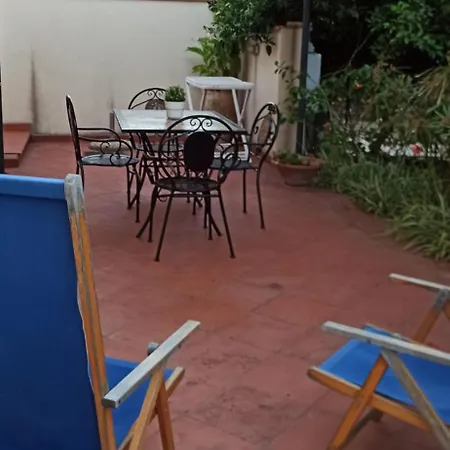 Cerami Con Parcheggio A Un Passo Dal Mare